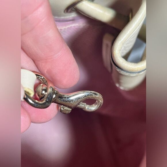 Dooney&Bourke Vintage rare collectible bag, bucket drawstring, ivory gold tone - Picture 13 of 16